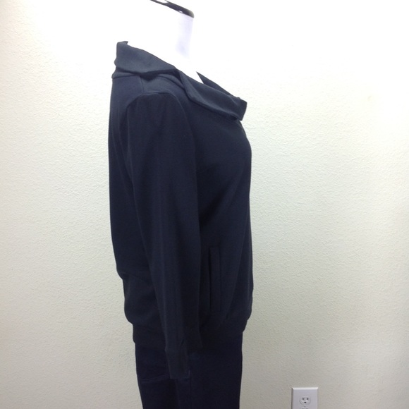 Urban Outfitters Black Sweater W/ 3/4 Sleeves - Picture 4 of 7